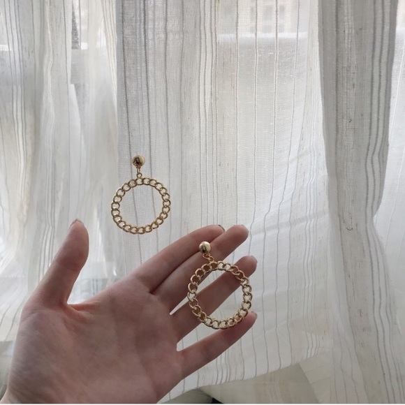 LAST Gold Chain Round Hoop Earrings - Picture 5 of 5